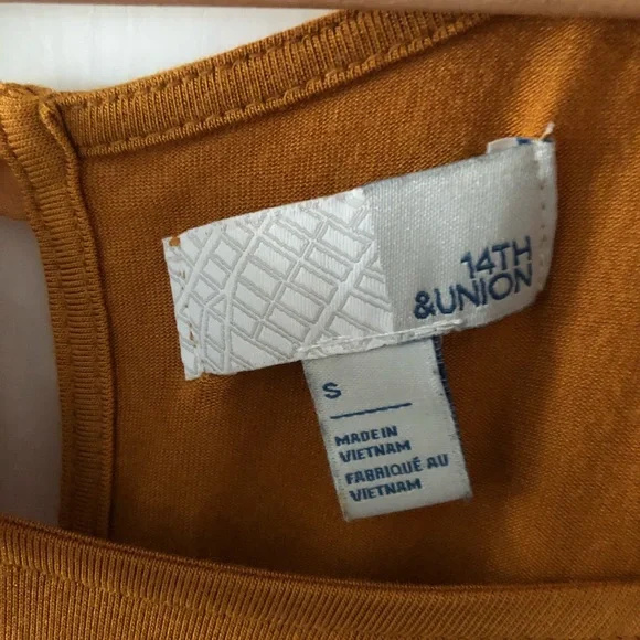 Top- small - Picture 4 of 4